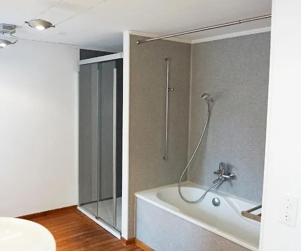 Pochon Oda ve Kahvaltı Gunten